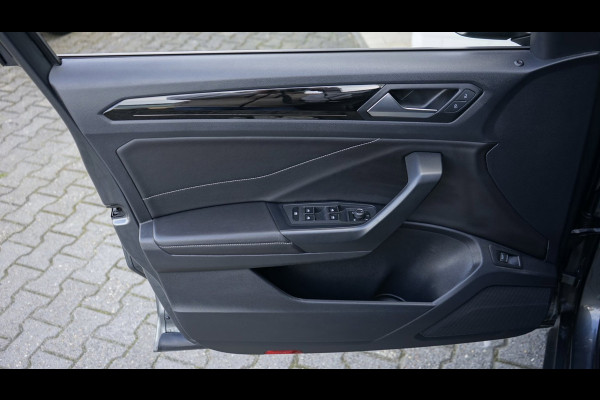 Volkswagen T-Roc R-Line 1.5 TSI BLACK STYLE-AUTOMAAT-ACC-CAMERA-IQ LIGHT-KEYLESS-PANORAMA-VIRTUEEL