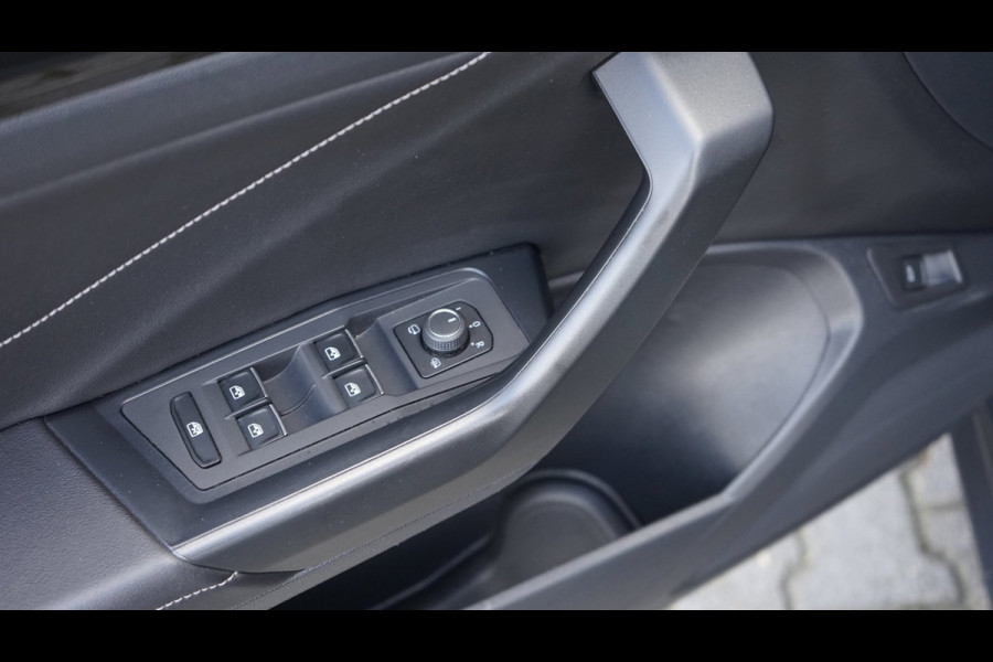 Volkswagen T-Roc R-Line 1.5 TSI BLACK STYLE-AUTOMAAT-ACC-CAMERA-IQ LIGHT-KEYLESS-PANORAMA-VIRTUEEL