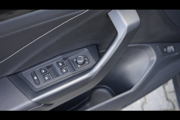 Volkswagen T-Roc R-Line 1.5 TSI BLACK STYLE-AUTOMAAT-ACC-CAMERA-IQ LIGHT-KEYLESS-PANORAMA-VIRTUEEL