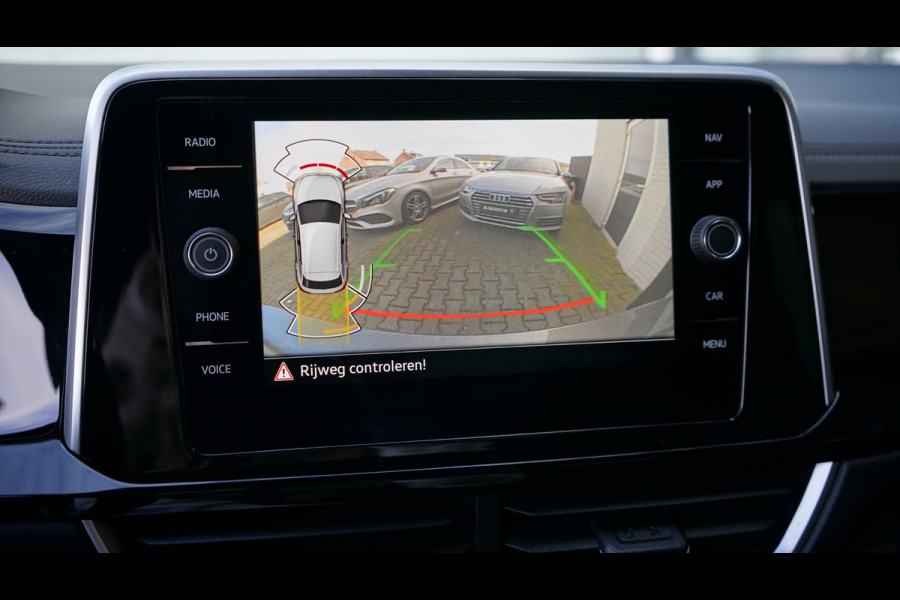 Volkswagen T-Roc R-Line 1.5 TSI BLACK STYLE-AUTOMAAT-ACC-CAMERA-IQ LIGHT-KEYLESS-PANORAMA-VIRTUEEL