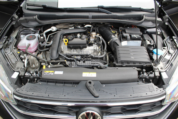 Volkswagen Taigo 1.0-96pk TSI Oranje Edition. Zeer nette en luxe hoogzitter, slechts 33.500km ! Airco, cruise cntrl adaptief, camera, pdc achter, trekhaak, LED verlichting, Apple Carplay/Android auto, bluetooth telefoonvoorb., digitaal dashboard etc.