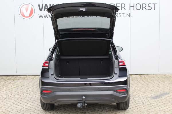 Volkswagen Taigo 1.0-96pk TSI Oranje Edition. Zeer nette en luxe hoogzitter, slechts 33.500km ! Airco, cruise cntrl adaptief, camera, pdc achter, trekhaak, LED verlichting, Apple Carplay/Android auto, bluetooth telefoonvoorb., digitaal dashboard etc.