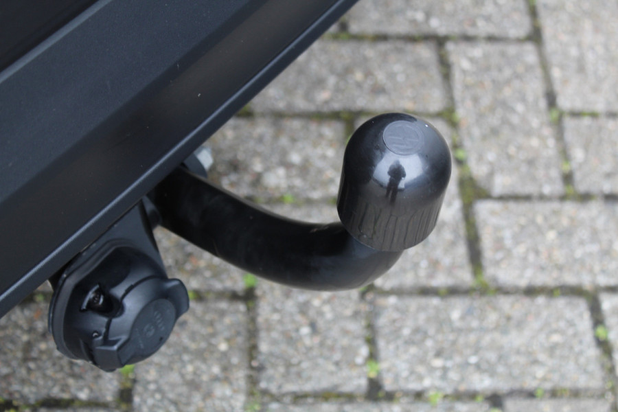 Volkswagen Taigo 1.0-96pk TSI Oranje Edition. Zeer nette en luxe hoogzitter, slechts 33.500km ! Airco, cruise cntrl adaptief, camera, pdc achter, trekhaak, LED verlichting, Apple Carplay/Android auto, bluetooth telefoonvoorb., digitaal dashboard etc.