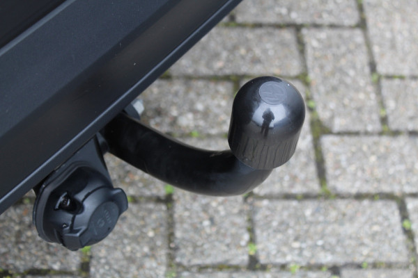 Volkswagen Taigo 1.0-96pk TSI Oranje Edition. Zeer nette en luxe hoogzitter, slechts 33.500km ! Airco, cruise cntrl adaptief, camera, pdc achter, trekhaak, LED verlichting, Apple Carplay/Android auto, bluetooth telefoonvoorb., digitaal dashboard etc.