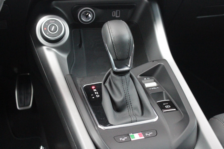 Alfa Romeo Tonale 1.5T Hybrid 160PK VELOCE | PREMIUM PACK: LEDEREN BEKLEDING/GEVENTILEERDE VOORSTOELEN/4-VOUDIG ELEKTRISCH VERSTELBARE LENDESTEUN VOORSTOELEN/HOOGGLANS ZWARTE RAAMOMLIJSTING/AMBIENT LIGHTING | TECHNOLOGY PACK: PARKEERWAARSCHUWING VOOR EN ACHTER/360° CAMERA/AUTOMATISCH INPARKEREN/ AUTONOMOUS DRIVING LEVEL 2: ADAPTIVE CRUISE CONTROL/LANE CENTERING ASSIST/TRAFFIC JAM ASSIST DODEHOEK DETECTIE AUTOMATISCH DIMMENDE BUITENSPIEGELS ELEKTRISCH BEDIENBARE ACHTERKLEP | WINTERPACK: STOELVERWARMING VOOR/STUURVERWARMING/VERWARMBARE RUITENSPROEIERS | 19" LICHTMETALEN VELGEN  | DRAADLOZ