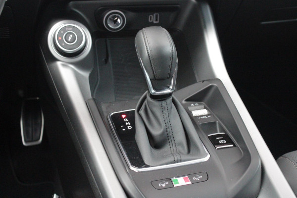 Alfa Romeo Tonale 1.5T Hybrid 160PK VELOCE | PREMIUM PACK: LEDEREN BEKLEDING/GEVENTILEERDE VOORSTOELEN/4-VOUDIG ELEKTRISCH VERSTELBARE LENDESTEUN VOORSTOELEN/HOOGGLANS ZWARTE RAAMOMLIJSTING/AMBIENT LIGHTING | TECHNOLOGY PACK: PARKEERWAARSCHUWING VOOR EN ACHTER/360° CAMERA/AUTOMATISCH INPARKEREN/ AUTONOMOUS DRIVING LEVEL 2: ADAPTIVE CRUISE CONTROL/LANE CENTERING ASSIST/TRAFFIC JAM ASSIST DODEHOEK DETECTIE AUTOMATISCH DIMMENDE BUITENSPIEGELS ELEKTRISCH BEDIENBARE ACHTERKLEP | WINTERPACK: STOELVERWARMING VOOR/STUURVERWARMING/VERWARMBARE RUITENSPROEIERS | 19" LICHTMETALEN VELGEN  | DRAADLOZ