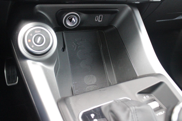 Alfa Romeo Tonale 1.5T Hybrid 160PK VELOCE | PREMIUM PACK: LEDEREN BEKLEDING/GEVENTILEERDE VOORSTOELEN/4-VOUDIG ELEKTRISCH VERSTELBARE LENDESTEUN VOORSTOELEN/HOOGGLANS ZWARTE RAAMOMLIJSTING/AMBIENT LIGHTING | TECHNOLOGY PACK: PARKEERWAARSCHUWING VOOR EN ACHTER/360° CAMERA/AUTOMATISCH INPARKEREN/ AUTONOMOUS DRIVING LEVEL 2: ADAPTIVE CRUISE CONTROL/LANE CENTERING ASSIST/TRAFFIC JAM ASSIST DODEHOEK DETECTIE AUTOMATISCH DIMMENDE BUITENSPIEGELS ELEKTRISCH BEDIENBARE ACHTERKLEP | WINTERPACK: STOELVERWARMING VOOR/STUURVERWARMING/VERWARMBARE RUITENSPROEIERS | 19" LICHTMETALEN VELGEN  | DRAADLOZ