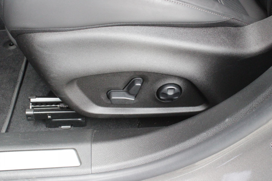 Alfa Romeo Tonale 1.5T Hybrid 160PK VELOCE | PREMIUM PACK: LEDEREN BEKLEDING/GEVENTILEERDE VOORSTOELEN/4-VOUDIG ELEKTRISCH VERSTELBARE LENDESTEUN VOORSTOELEN/HOOGGLANS ZWARTE RAAMOMLIJSTING/AMBIENT LIGHTING | TECHNOLOGY PACK: PARKEERWAARSCHUWING VOOR EN ACHTER/360° CAMERA/AUTOMATISCH INPARKEREN/ AUTONOMOUS DRIVING LEVEL 2: ADAPTIVE CRUISE CONTROL/LANE CENTERING ASSIST/TRAFFIC JAM ASSIST DODEHOEK DETECTIE AUTOMATISCH DIMMENDE BUITENSPIEGELS ELEKTRISCH BEDIENBARE ACHTERKLEP | WINTERPACK: STOELVERWARMING VOOR/STUURVERWARMING/VERWARMBARE RUITENSPROEIERS | 19" LICHTMETALEN VELGEN  | DRAADLOZ