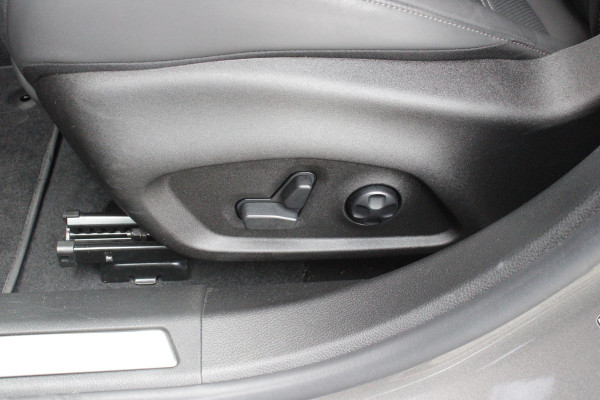 Alfa Romeo Tonale 1.5T Hybrid 160PK VELOCE | PREMIUM PACK: LEDEREN BEKLEDING/GEVENTILEERDE VOORSTOELEN/4-VOUDIG ELEKTRISCH VERSTELBARE LENDESTEUN VOORSTOELEN/HOOGGLANS ZWARTE RAAMOMLIJSTING/AMBIENT LIGHTING | TECHNOLOGY PACK: PARKEERWAARSCHUWING VOOR EN ACHTER/360° CAMERA/AUTOMATISCH INPARKEREN/ AUTONOMOUS DRIVING LEVEL 2: ADAPTIVE CRUISE CONTROL/LANE CENTERING ASSIST/TRAFFIC JAM ASSIST DODEHOEK DETECTIE AUTOMATISCH DIMMENDE BUITENSPIEGELS ELEKTRISCH BEDIENBARE ACHTERKLEP | WINTERPACK: STOELVERWARMING VOOR/STUURVERWARMING/VERWARMBARE RUITENSPROEIERS | 19" LICHTMETALEN VELGEN  | DRAADLOZ