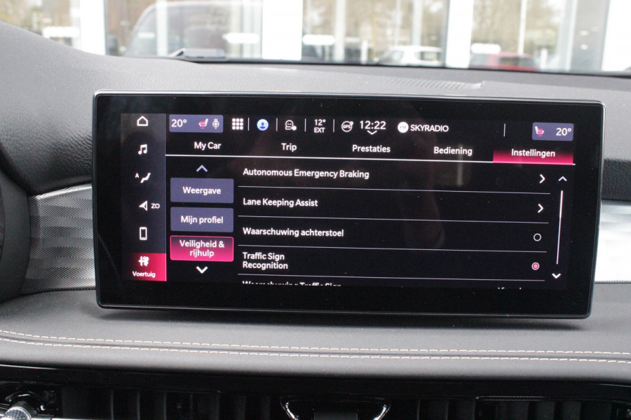 Alfa Romeo Tonale 1.5T Hybrid 160PK VELOCE | PREMIUM PACK: LEDEREN BEKLEDING/GEVENTILEERDE VOORSTOELEN/4-VOUDIG ELEKTRISCH VERSTELBARE LENDESTEUN VOORSTOELEN/HOOGGLANS ZWARTE RAAMOMLIJSTING/AMBIENT LIGHTING | TECHNOLOGY PACK: PARKEERWAARSCHUWING VOOR EN ACHTER/360° CAMERA/AUTOMATISCH INPARKEREN/ AUTONOMOUS DRIVING LEVEL 2: ADAPTIVE CRUISE CONTROL/LANE CENTERING ASSIST/TRAFFIC JAM ASSIST DODEHOEK DETECTIE AUTOMATISCH DIMMENDE BUITENSPIEGELS ELEKTRISCH BEDIENBARE ACHTERKLEP | WINTERPACK: STOELVERWARMING VOOR/STUURVERWARMING/VERWARMBARE RUITENSPROEIERS | 19" LICHTMETALEN VELGEN  | DRAADLOZ