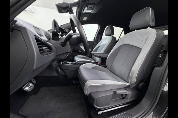 Volkswagen ID.3 First Plus 62kWh Trekhaak Camera Soh90% Navi-Pro Ecc Adap.Cruise Stuur+Stoelverwarming Apple Carplay Android Auto Pdc Bluetooth Keyless Advanced Matrix Led Rijstrooksensor IQ Drive 1e Eigenaar Origineel Nederlandse Auto