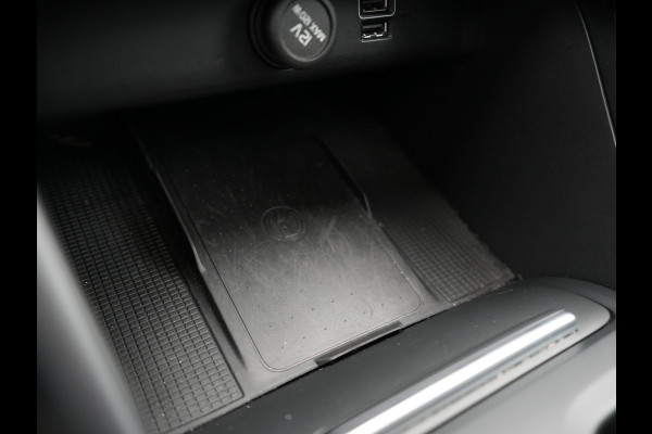 Volvo XC40 T4 Recharge Inscription PHEV 211pk Dealer O.H | Panodak | Camera | Keyless | 18"L.M | Apple Carplay | Stoel & Stuur verwarming | El. Achterklep | Plug In Hybrid |