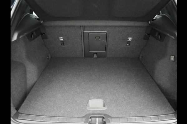 Volvo XC40 T4 Recharge Inscription PHEV 211pk Dealer O.H | Panodak | Camera | Keyless | 18"L.M | Apple Carplay | Stoel & Stuur verwarming | El. Achterklep | Plug In Hybrid |
