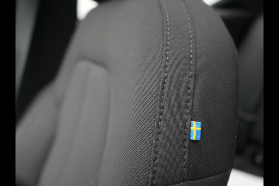 Volvo XC40 T4 Recharge Inscription PHEV 211pk Dealer O.H | Panodak | Camera | Keyless | 18"L.M | Apple Carplay | Stoel & Stuur verwarming | El. Achterklep | Plug In Hybrid |