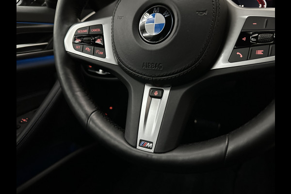 BMW 5 Serie 545e xDrive M-Sport | ACC | Head-Up | 19'' | Stuurverwarming | Sfeerverlichting | Carplay | Sportremmen | Getint Glas | Draadloos Laden | Sportstoelen | Live Cockpit Pro | LED |