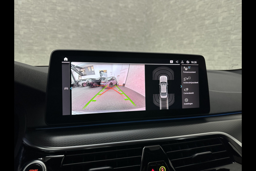 BMW 5 Serie 545e xDrive M-Sport | ACC | Head-Up | 19'' | Stuurverwarming | Sfeerverlichting | Carplay | Sportremmen | Getint Glas | Draadloos Laden | Sportstoelen | Live Cockpit Pro | LED |
