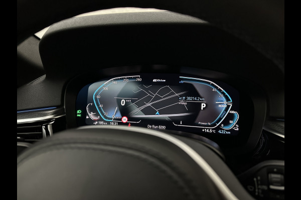 BMW 5 Serie 545e xDrive M-Sport | ACC | Head-Up | 19'' | Stuurverwarming | Sfeerverlichting | Carplay | Sportremmen | Getint Glas | Draadloos Laden | Sportstoelen | Live Cockpit Pro | LED |