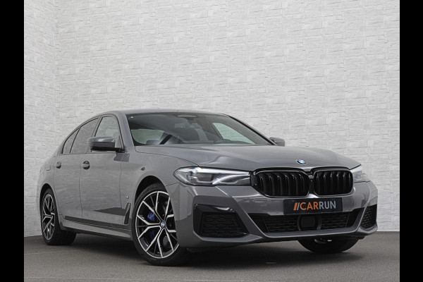 BMW 5 Serie 545e xDrive M-Sport | ACC | Head-Up | 19'' | Stuurverwarming | Sfeerverlichting | Carplay | Sportremmen | Getint Glas | Draadloos Laden | Sportstoelen | Live Cockpit Pro | LED |