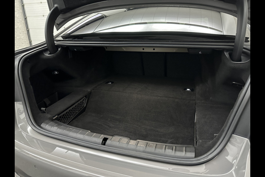 BMW 5 Serie 545e xDrive M-Sport | ACC | Head-Up | 19'' | Stuurverwarming | Sfeerverlichting | Carplay | Sportremmen | Getint Glas | Draadloos Laden | Sportstoelen | Live Cockpit Pro | LED |