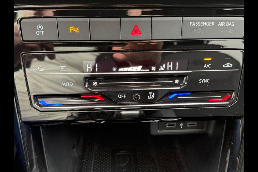 Volkswagen T-Cross 1.0 TSI AUTOMAAT 110 pk 2 X R-Line, trekhaak, dealer onderhouden, 1 e eigenaar, NL auto met nap