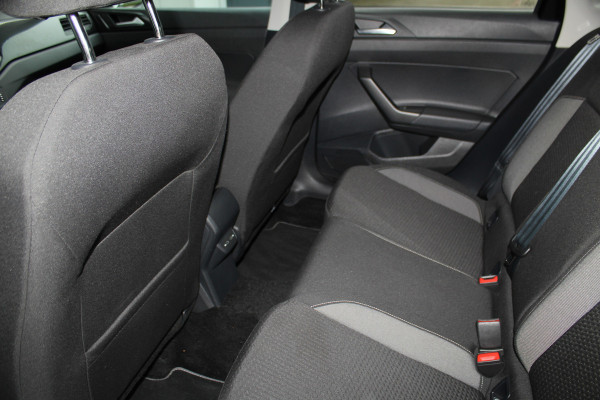 Volkswagen Taigo 1.0-96pk TSI Oranje Edition. Zeer nette en luxe hoogzitter, slechts 33.500km ! Airco, cruise cntrl adaptief, camera, pdc achter, trekhaak, LED verlichting, Apple Carplay/Android auto, bluetooth telefoonvoorb., digitaal dashboard etc.