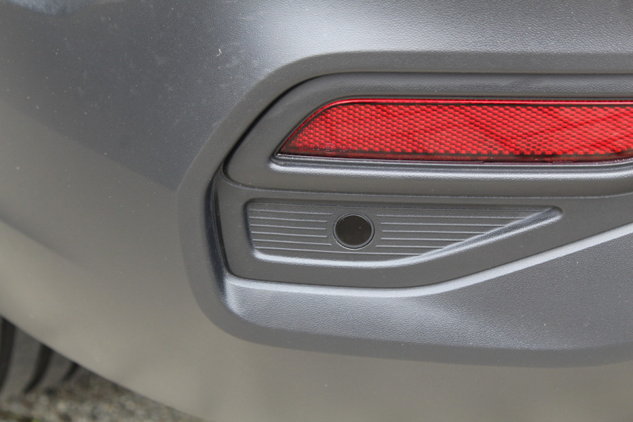 Volkswagen Taigo 1.0-96pk TSI Oranje Edition. Zeer nette en luxe hoogzitter, slechts 33.500km ! Airco, cruise cntrl adaptief, camera, pdc achter, trekhaak, LED verlichting, Apple Carplay/Android auto, bluetooth telefoonvoorb., digitaal dashboard etc.