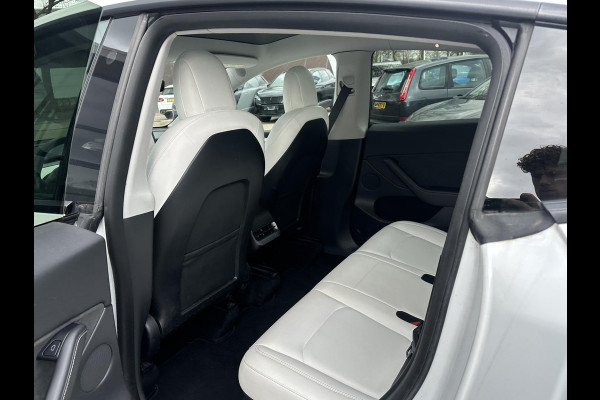 Tesla Model Y Long Range AWD 75 kWh BTW| SOH 89% | VAN €33.900,- NU VOOR SLECHTS €31.877,- Uw LENTEVOORDEEL €2.023,- |ORGINELE AFN. TREKHAAK TESLA| 20 INCH!|