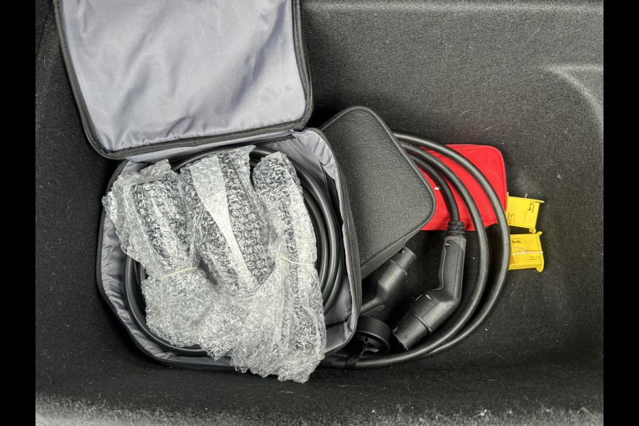 Tesla Model Y Long Range AWD 75 kWh BTW| SOH 89% | VAN €33.900,- NU VOOR SLECHTS €31.877,- Uw LENTEVOORDEEL €2.023,- |ORGINELE AFN. TREKHAAK TESLA| 20 INCH!|