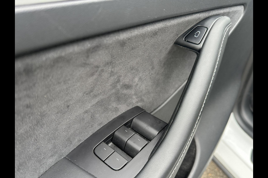 Tesla Model Y Long Range AWD 75 kWh BTW| SOH 89% | VAN €33.900,- NU VOOR SLECHTS €31.877,- Uw LENTEVOORDEEL €2.023,- |ORGINELE AFN. TREKHAAK TESLA| 20 INCH!|