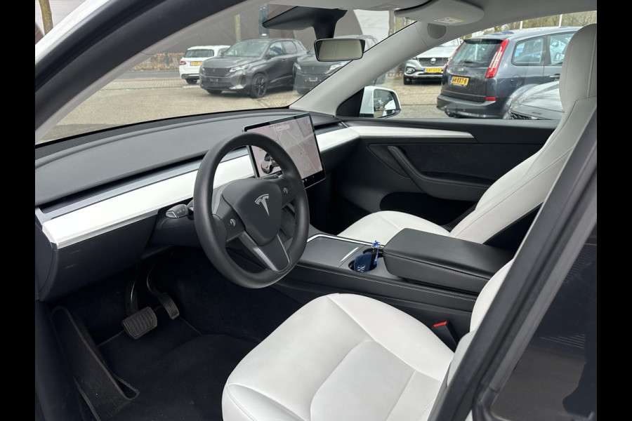 Tesla Model Y Long Range AWD 75 kWh BTW| SOH 89% | VAN €33.900,- NU VOOR SLECHTS €31.877,- Uw LENTEVOORDEEL €2.023,- |ORGINELE AFN. TREKHAAK TESLA| 20 INCH!|