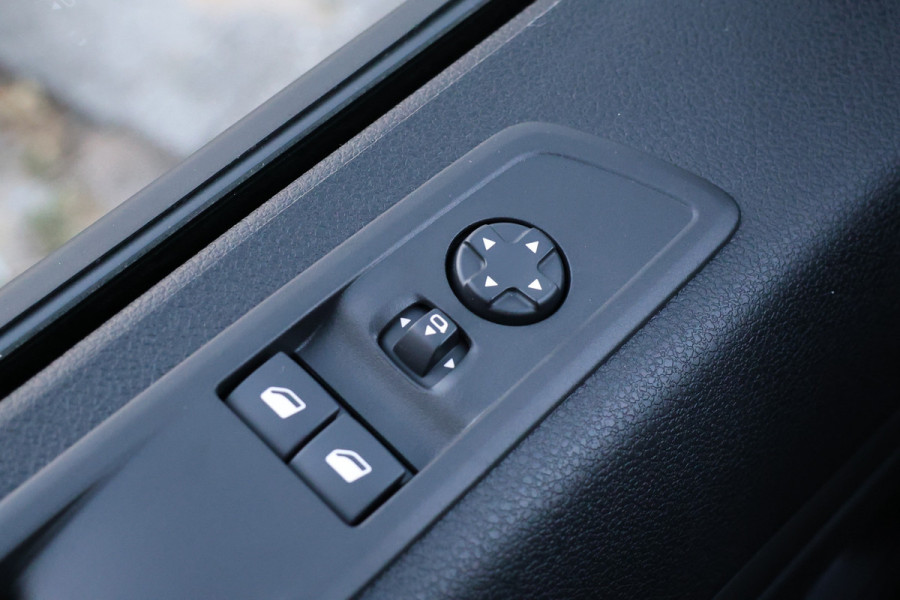 Peugeot Expert 2.0 BlueHDi L3 DC | Navigatie | CarPlay | Camera | L+R Schuifdeur | LED Koplampen | Afneembare trekhaak | Dodehoek detector | Cruise control | DAB | BPM Vrij | Fabrieksgarantie