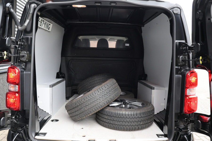 Peugeot Expert 2.0 BlueHDi L3 DC | Navigatie | CarPlay | Camera | L+R Schuifdeur | LED Koplampen | Afneembare trekhaak | Dodehoek detector | Cruise control | DAB | BPM Vrij | Fabrieksgarantie