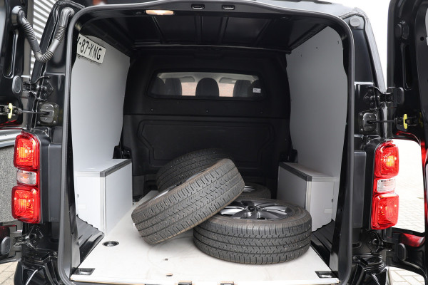 Peugeot Expert 2.0 BlueHDi L3 DC | Navigatie | CarPlay | Camera | L+R Schuifdeur | LED Koplampen | Afneembare trekhaak | Dodehoek detector | Cruise control | DAB | BPM Vrij | Fabrieksgarantie