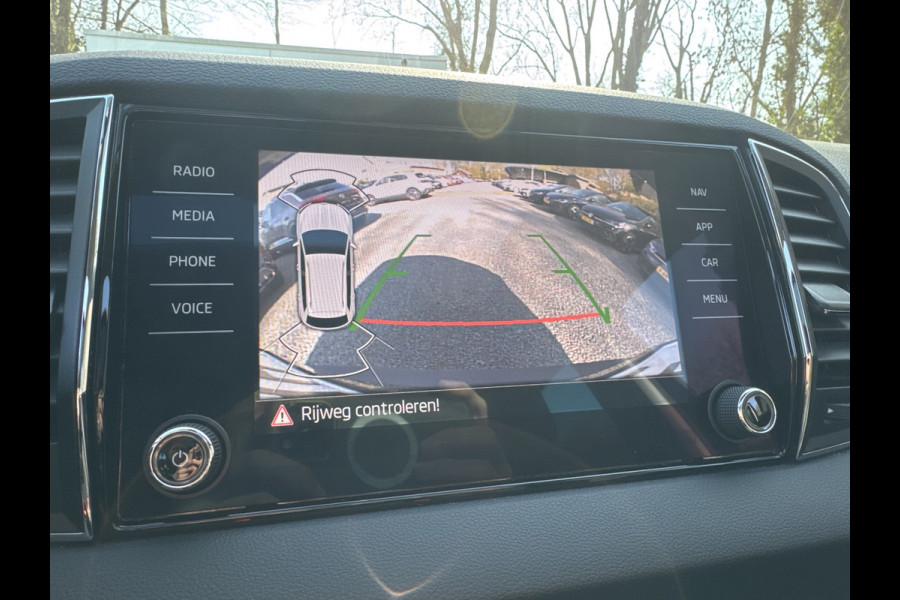 Škoda Karoq 1.5 TSI ACT 150PK DSG CLEVER CAMERA/NAVI/PANORAMADAK!