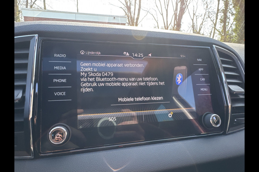 Škoda Karoq 1.5 TSI ACT 150PK DSG CLEVER CAMERA/NAVI/PANORAMADAK!