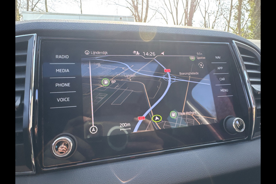 Škoda Karoq 1.5 TSI ACT 150PK DSG CLEVER CAMERA/NAVI/PANORAMADAK!