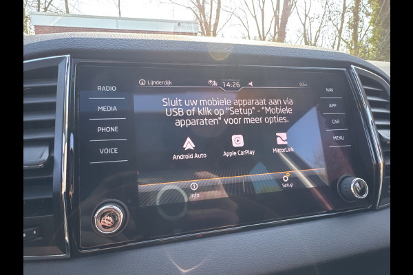 Škoda Karoq 1.5 TSI ACT 150PK DSG CLEVER CAMERA/NAVI/PANORAMADAK!