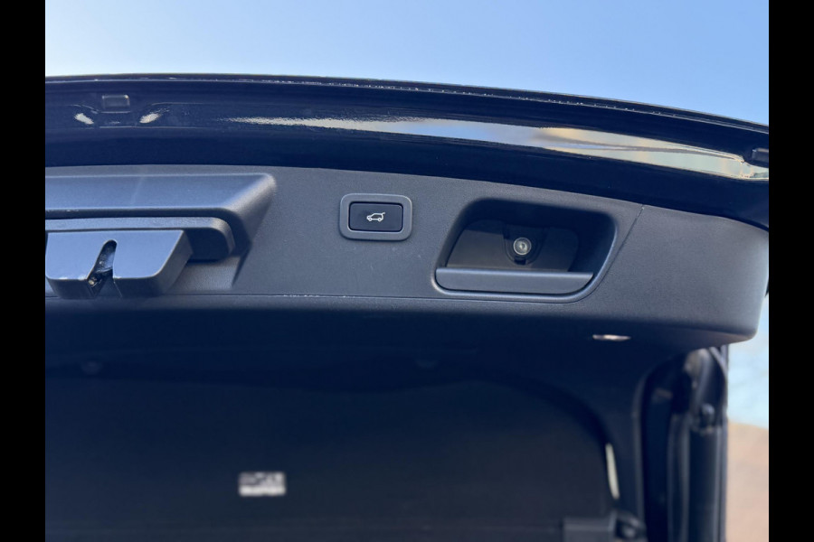 Jaguar E-Pace 2.0 P200 AWD R-Dynamic VAN: 31.900,- VOOR 29.877,- UW LENTEVOORDEEL: 2.023,- | RIJKLAARPRIJS INCL 12 MND BOVAG GARANTIE| PANO| ELEK. ACHTERKLEP| ELEK. STOEL| LEER| TREKHAAK LED