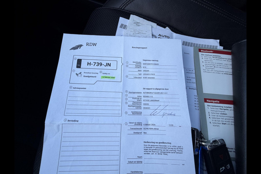 Jaguar E-Pace 2.0 P200 AWD R-Dynamic VAN: 31.900,- VOOR 29.877,- UW LENTEVOORDEEL: 2.023,- | RIJKLAARPRIJS INCL 12 MND BOVAG GARANTIE| PANO| ELEK. ACHTERKLEP| ELEK. STOEL| LEER| TREKHAAK LED