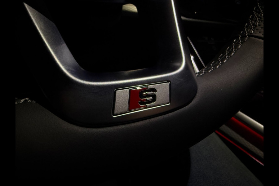 Audi Q8 Q8 55 Tfsi S-LINE Competiton 23 inch soft close RS zetels head-up trekhaak