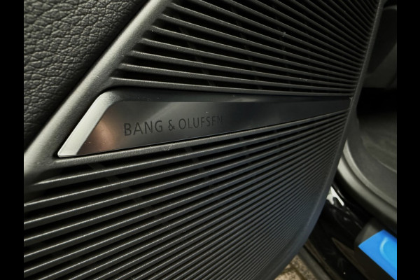 Audi Q8 Q8 55 Tfsi S-LINE Competiton 23 inch soft close RS zetels head-up trekhaak