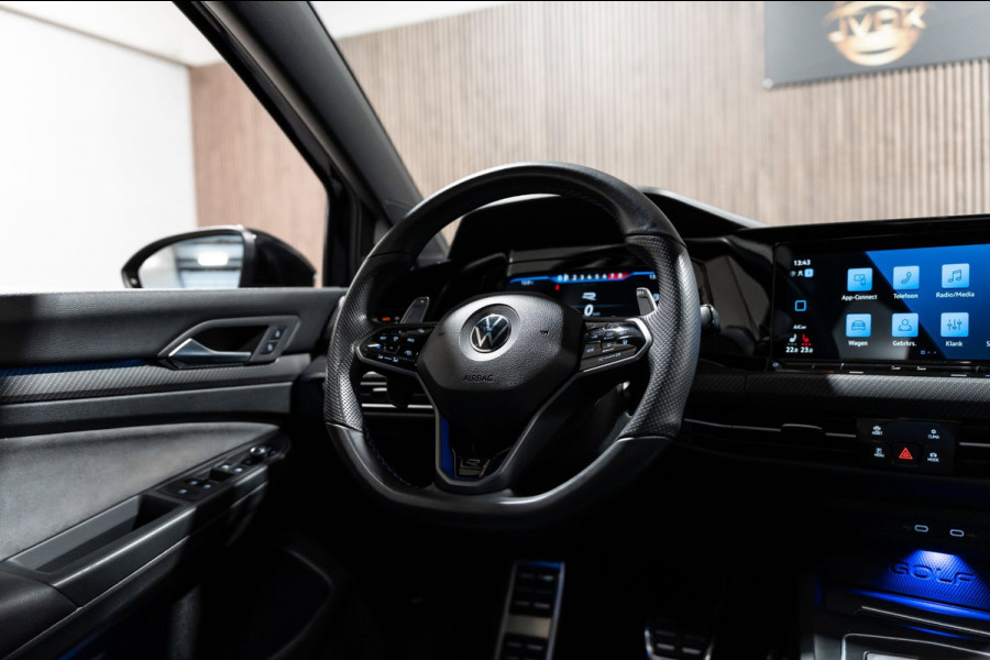 Volkswagen Golf 2.0 TSI R 4Motion PANO IQ CAMERA