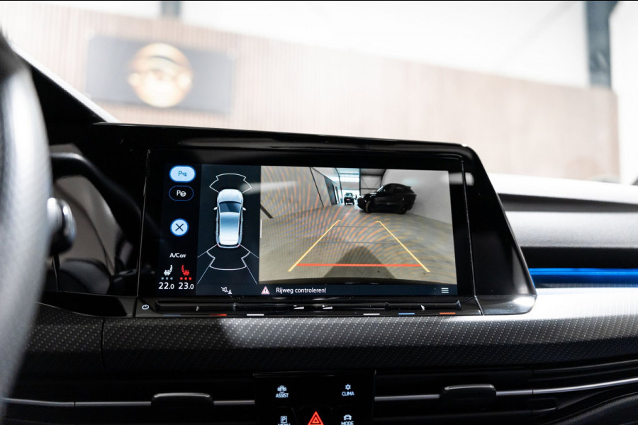 Volkswagen Golf 2.0 TSI R 4Motion PANO IQ CAMERA