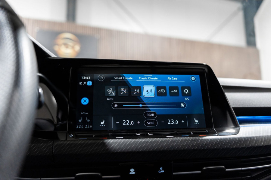 Volkswagen Golf 2.0 TSI R 4Motion PANO IQ CAMERA