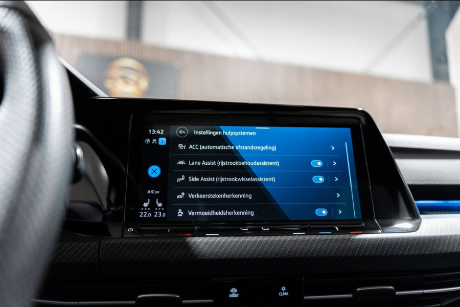 Volkswagen Golf 2.0 TSI R 4Motion PANO IQ CAMERA