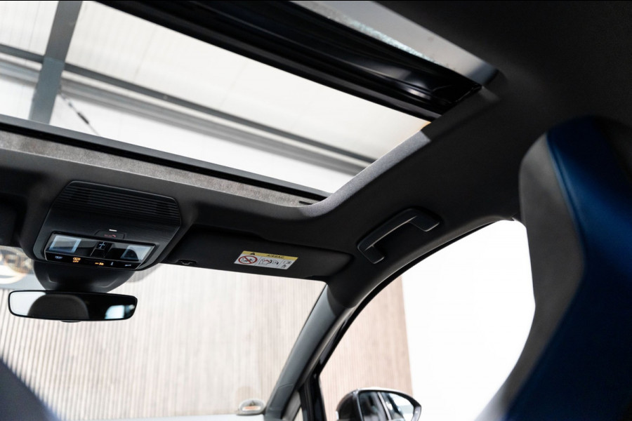 Volkswagen Golf 2.0 TSI R 4Motion PANO IQ CAMERA