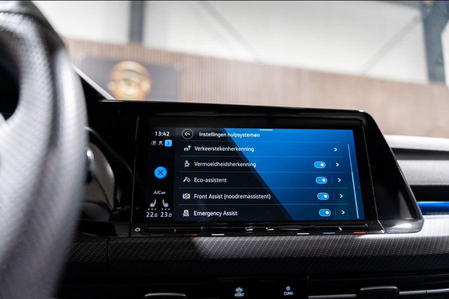 Volkswagen Golf 2.0 TSI R 4Motion PANO IQ CAMERA