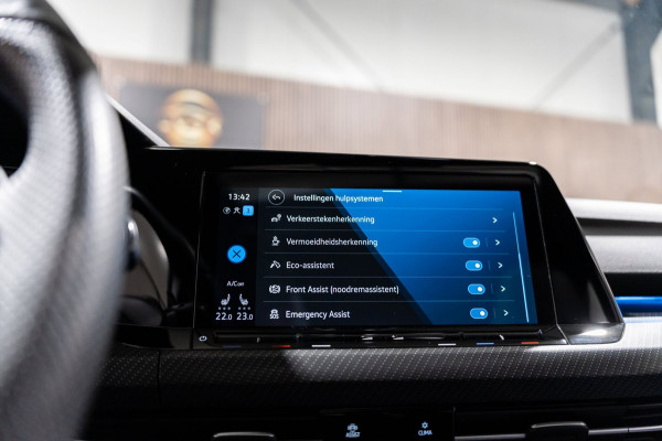 Volkswagen Golf 2.0 TSI R 4Motion PANO IQ CAMERA