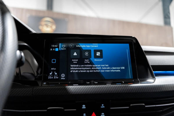 Volkswagen Golf 2.0 TSI R 4Motion PANO IQ CAMERA