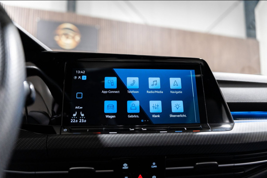 Volkswagen Golf 2.0 TSI R 4Motion PANO IQ CAMERA